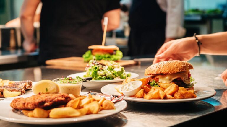 15 AI app ideas for restaurants (and how to build them without code)